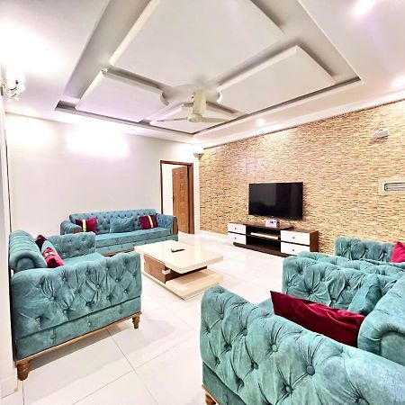 Luxury 3 Bedrooms Apartment Lounge+Kitchen Air-Conditioning And Wifi E11 Islamabad Extérieur photo