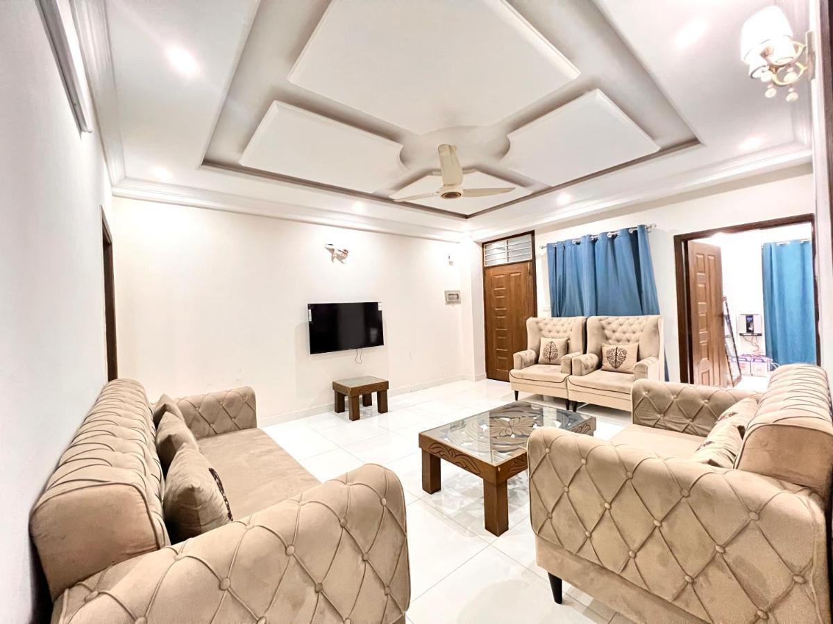 Luxury 3 Bedrooms Apartment Lounge+Kitchen Air-Conditioning And Wifi E11 Islamabad Extérieur photo