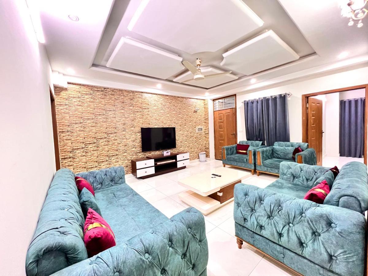 Luxury 3 Bedrooms Apartment Lounge+Kitchen Air-Conditioning And Wifi E11 Islamabad Extérieur photo